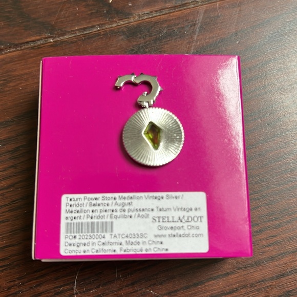 STELLA&DOT Power stone medallion, August - Picture 8 of 8
